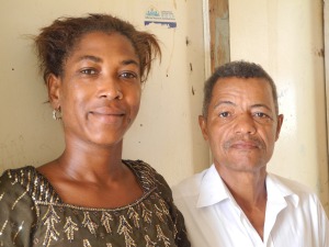 El Poeta Caminante con su esposa haitiana Yudihe Destine 